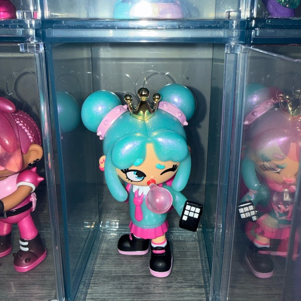 (7) XOX Kweenie Fearless Collection Dolls Bundle - Picture 3 of 11